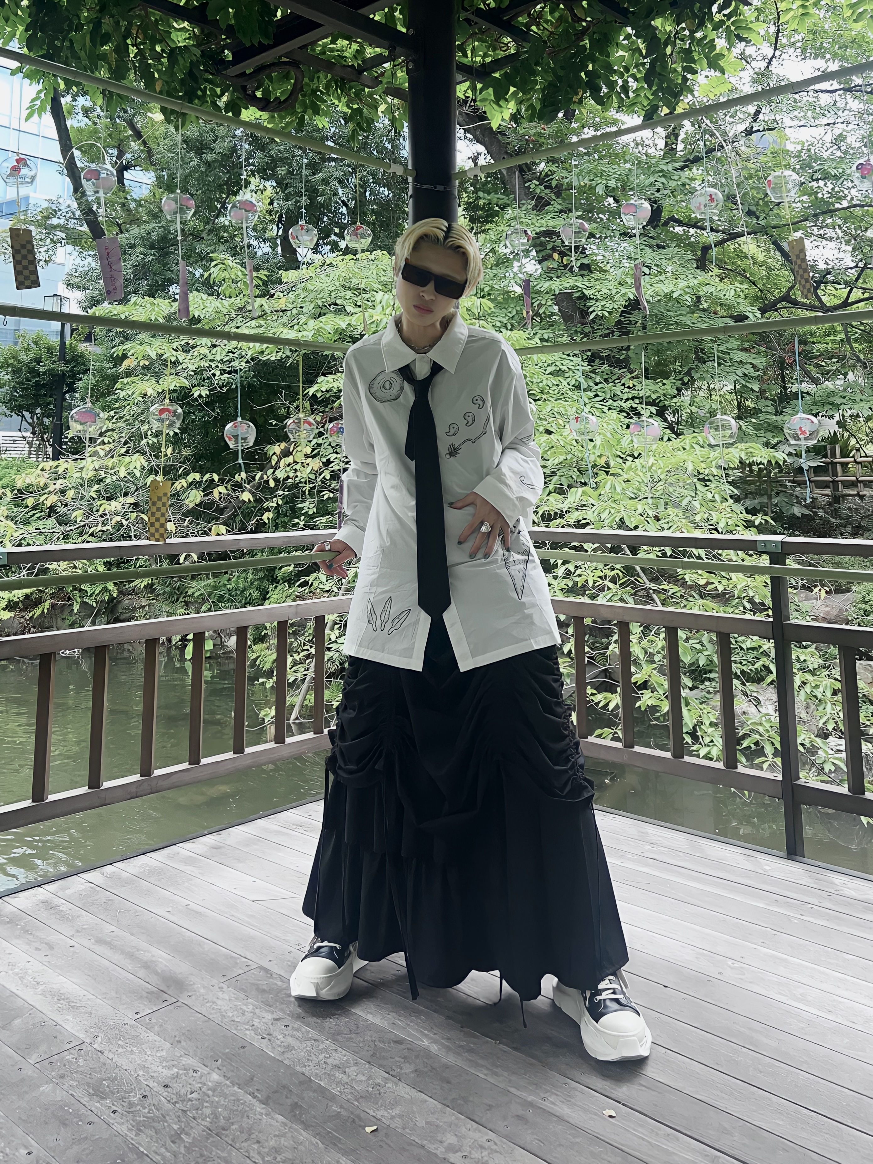 "新作"少し変わった白シャツが欲しいあなたに