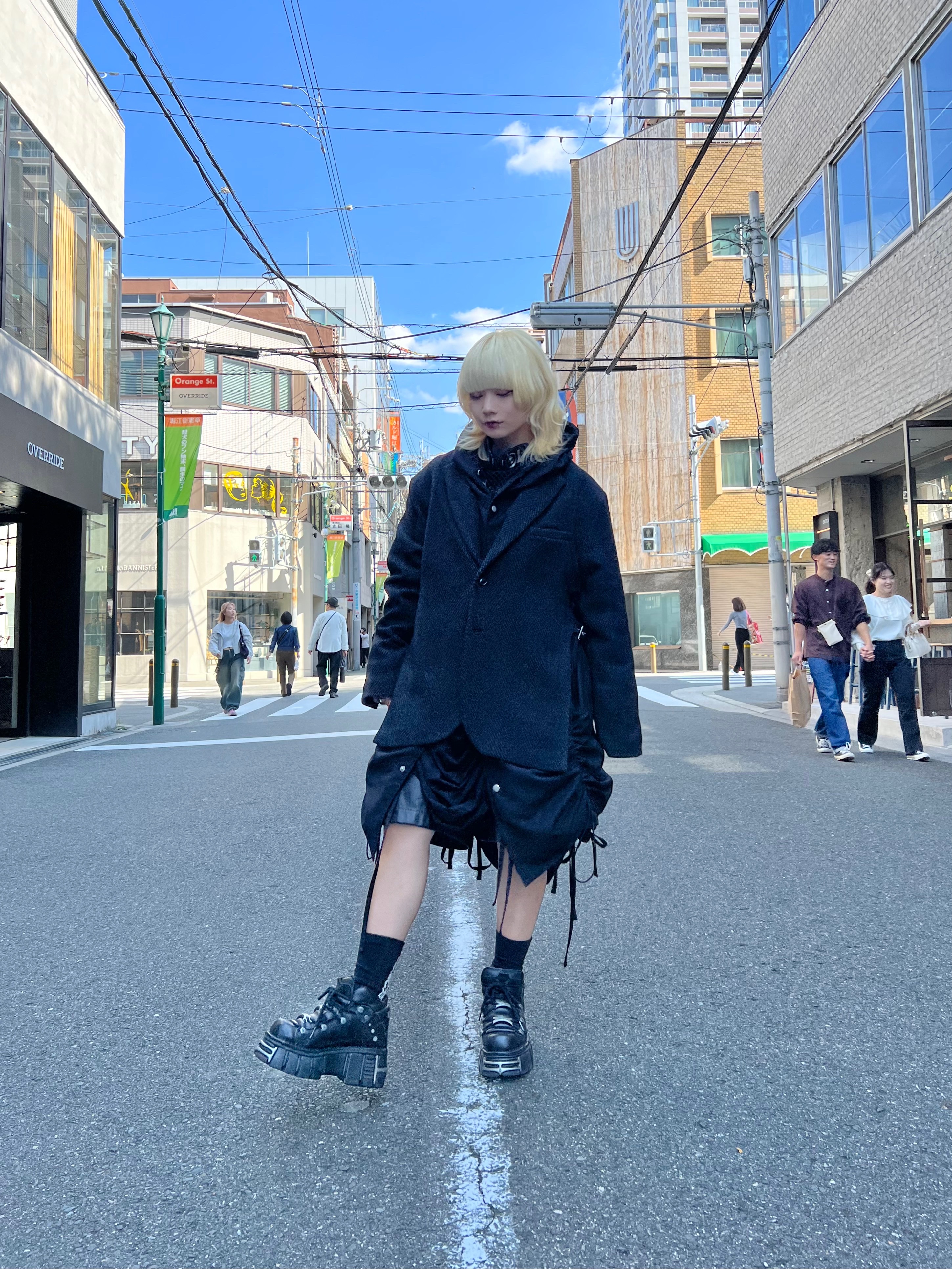 ジャケットとパーカーの合わせ
